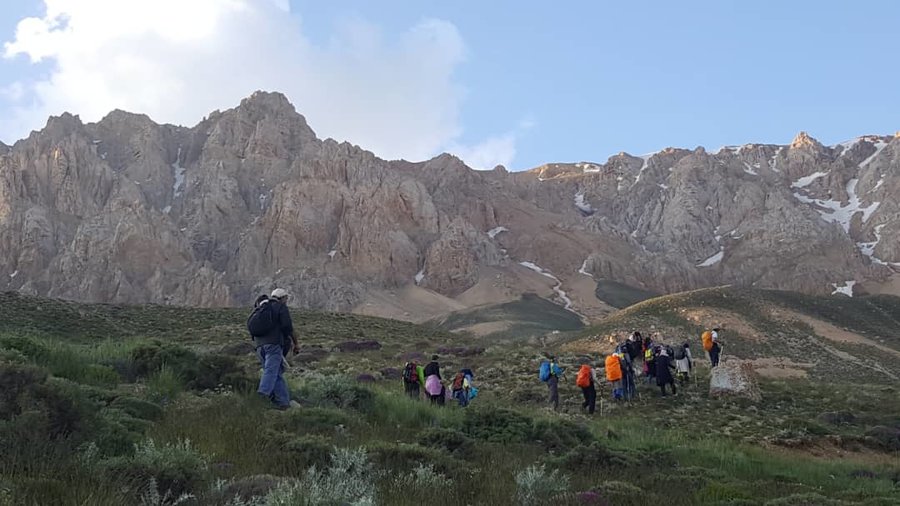 صعود تیم کوهنوردی سازمان بهزیستی کشور به قله گاوکُشان