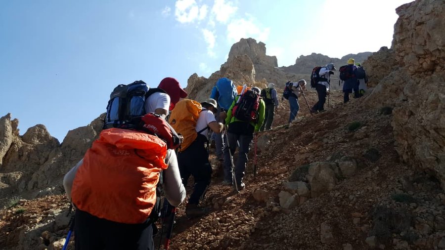 صعود تیم کوهنوردی سازمان بهزیستی کشور به قله گاوکُشان