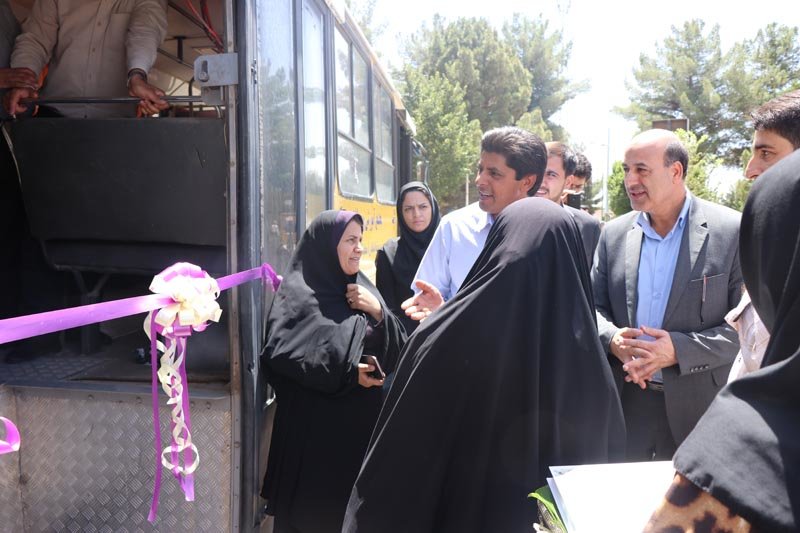 کرمان|رونمایی از اتوبوس مناسب سازی شده موسسه رعد در نمازجمعه کرمان