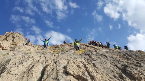 صعود تیم کوهنوردی سازمان بهزیستی کشور به قله شاهان‌کوه اصفهان