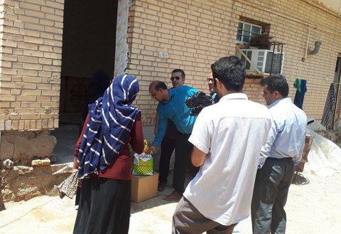 خوزستان|هزار و ۸۸۰ بسته موادغذایی بین مددجویان سیل زده توزیع شد
