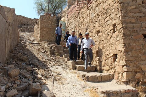 بازدید مهندس ربوبی از منازل زلزله زده  مددجویان مسجد سلیمان