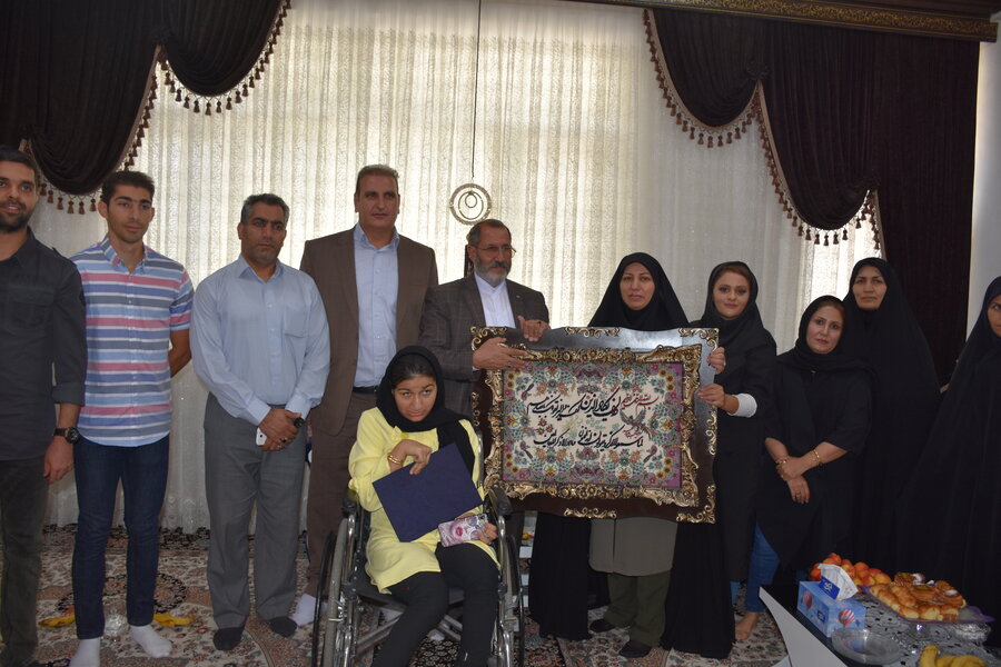 دیدار مدیرکل بهزیستی استان کرمانشاه با آزاده سرافراز دفاع مقدس