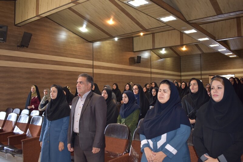 کرمان|بسیاری از معضلات و مشکلات رفتاری افراد جامعه ریشه در تربیت ناصحیح دوران کودکی آنان دارد