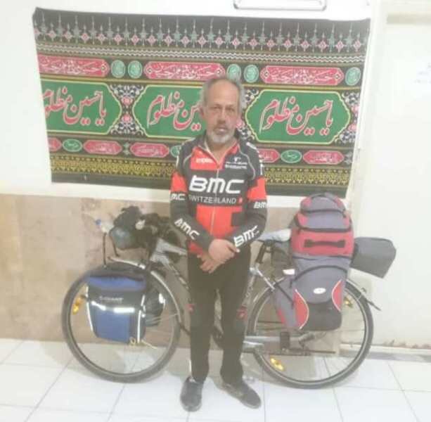ایلام| زائر توانخواه دوچرخه سوار به مرز مهران رسید