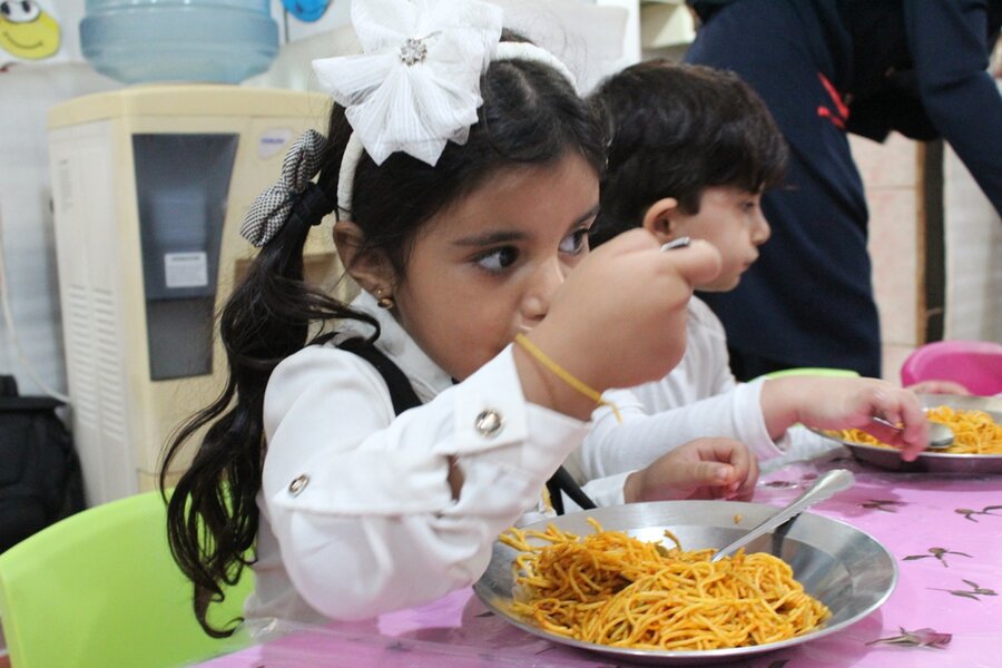 طرح  تامین یک وعده غذای گرم در روستا مهدهای استان خوزستان  افتتاح شد 