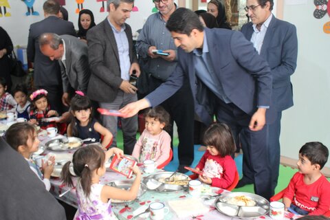گزارش تصویری | افتتاح سیزدهمین دوره ی طرح یک وعده غذای گرم در مهدهای کودک استان البرز