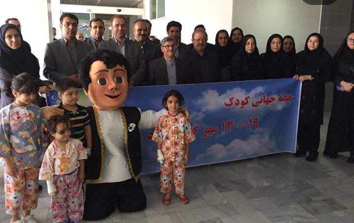 دیدار مسئولین بهزیستی به مناسبت هفته ملی کودک با کودکان بستری شده در بیمارستان آیت الله موسوی
