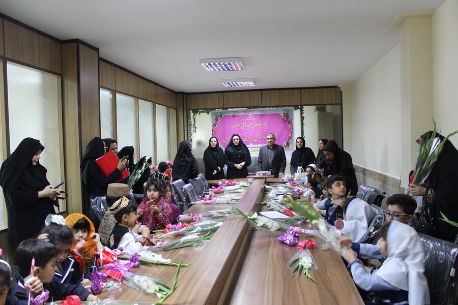 کودکان و مربیان مهدها با معاونین و مسئولان بهزیستی خوزستان دیدار کردند
