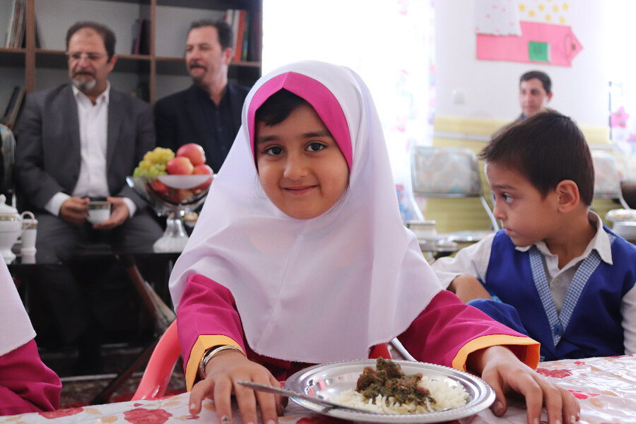 آغاز بکار طرح یک وعده غذای گرم در مهدهای کودک آذربایجان غربی/ تغذیه اهرمی موثر در بالندگی کودکان