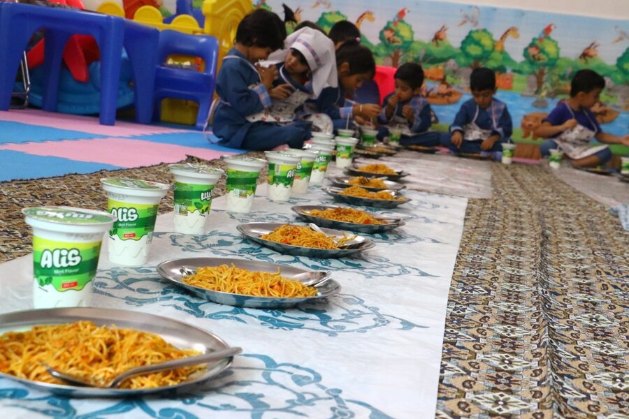 میبد | آغاز طرح کشوری ارائه یک وعده غذای گرم در مهدهای کودک میبد