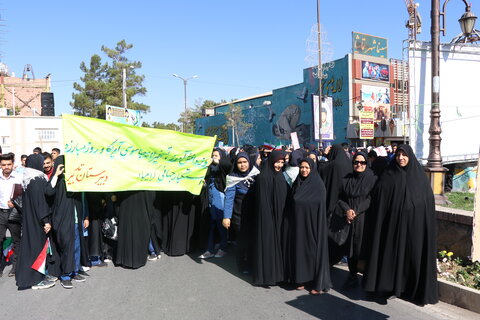 حضور پرشکوه کارکنان و جامعه هدف بهزیستی کرمان در راهپیمائی 13 آبان