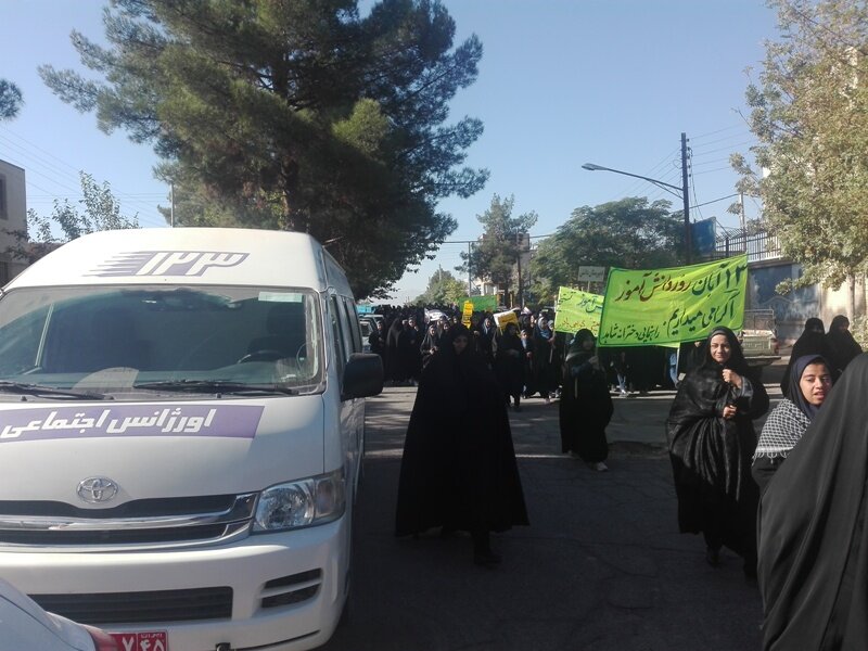 راهپیمایی  13 آبان روز ملی مبارزه با استکبار جهانی کارکنان ادارات بهزیستی شهرستان های استان کرمان