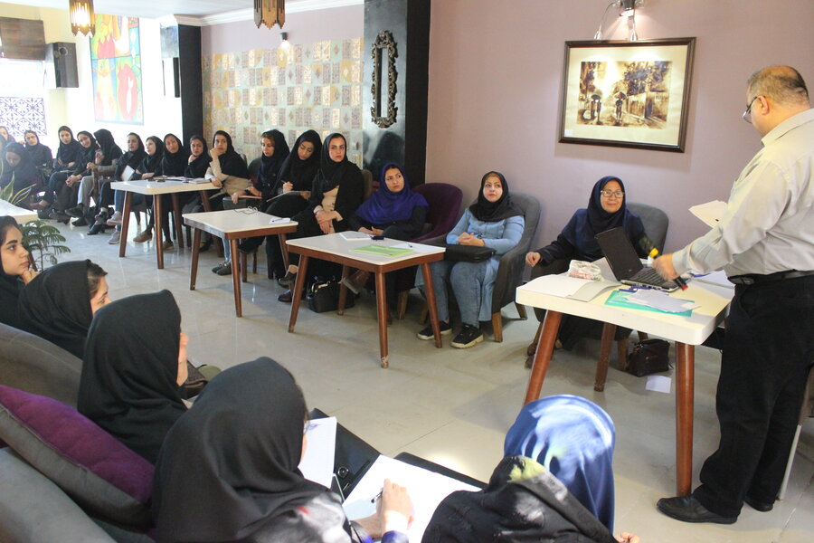 جلسه آموزشی و هم اندیشی با مراکز غیر دولتی توانبخشی تحت نظارت بهزیستی استان بوشهر برگزار شد 