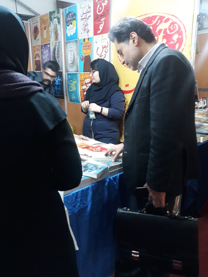 حضور دکتر حسین نحوی نژاد در نمایشگاه کتاب