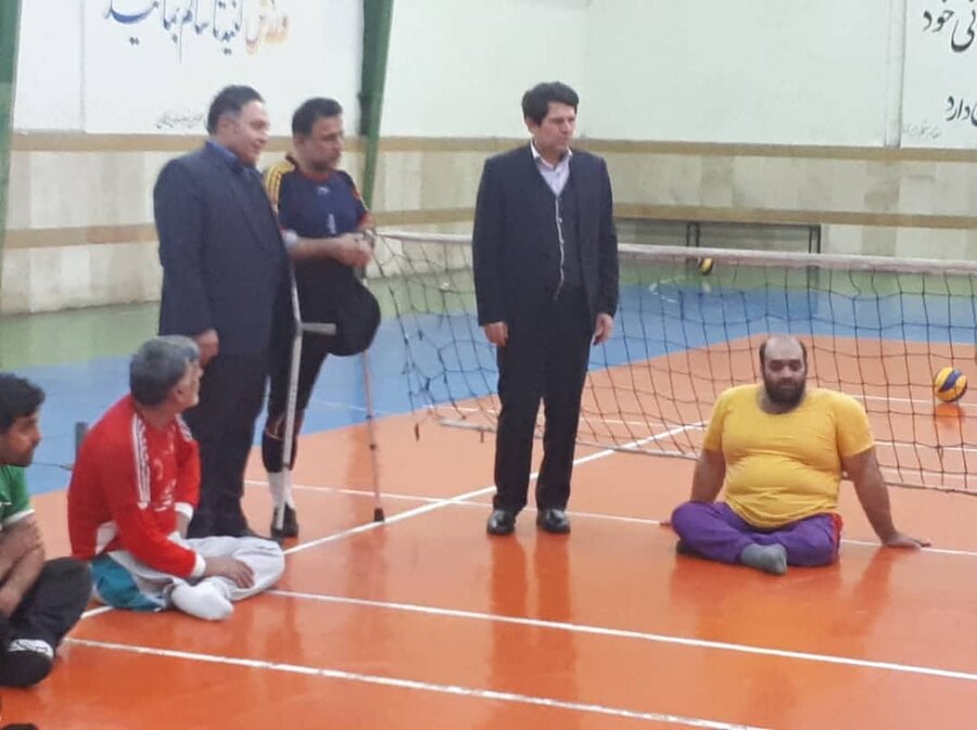 دیدار و گفتگوی مدیرکل بهزیستی گلستان در سالن تمرین تیم والیبال نشسته با معلولین و جانبازان