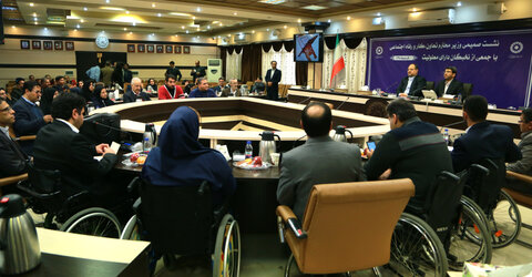 نشست صمیمی وزیر تعاون،کار و رفاه اجتماعی با نخبگان معلول