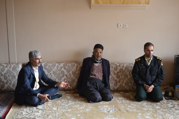 چادگان| دیدار رئیس اداره بهزیستی و فرمانده نیروی انتظامی با خانواده معلولین
