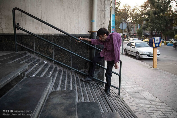 مشکل عمده معلولان در فضای شهری اردبیل عدم اجرای مناسب رمپ‌ها است
