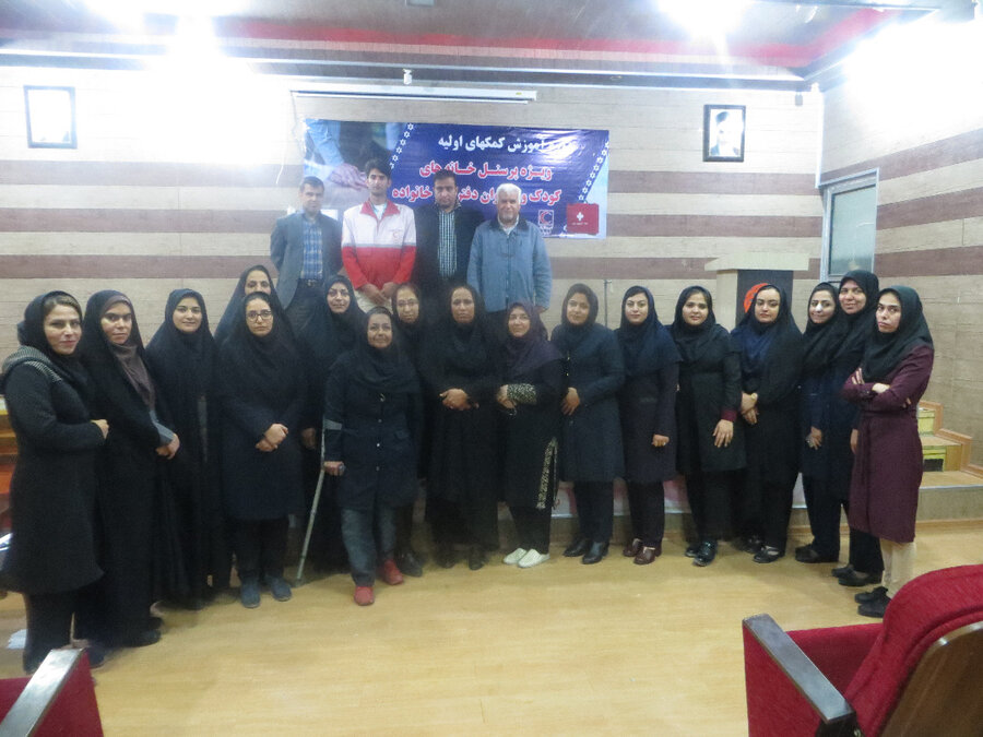 دوره آموزشی کمکهای اولیه ویژه کارکنان ، مدیران و مربیان خانه های کودک و نوجوان در بهزیستی شهرستان بوشهر برگزار شد