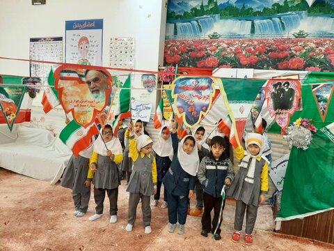 گزارش تصویری/ نواخته شدن زنگ انقلاب در مهدهای کودک استان