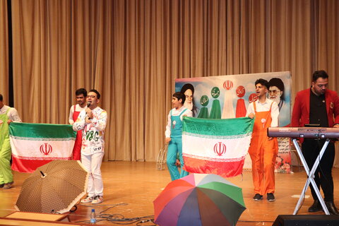 برگزاری جشن انقلاب اسلامی توسط مهدهای کودک