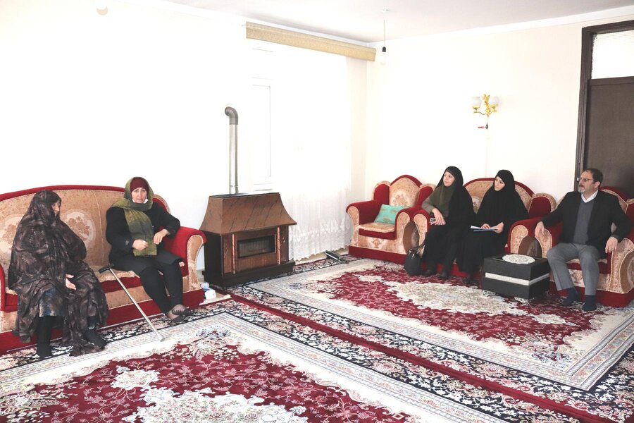 دیدار مدیرکل بهزیستی آذربایجان غربی با خانواده شهدا