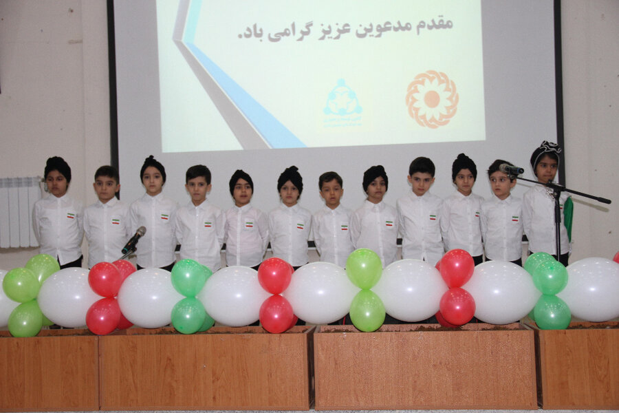 جشن انقلاب با حضور مدیران و مربیان و کودکان مهدهای کودک شیراز
 