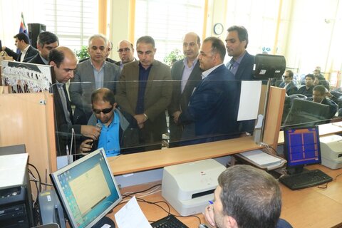 سامانه خدمات بانکی ویژه  افراد نابینا و کم بینا برای اولین بار در استان کرمان رونمایی شد