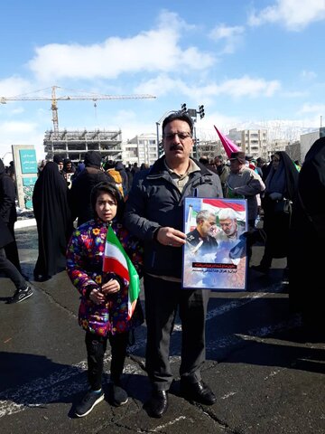 حضور پر شور کارکنان بهزیستی استان البرز در راهپیمایی ۲۲ بهمن