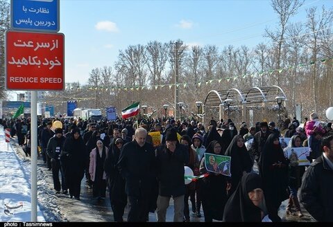 حضور پر شور کارکنان بهزیستی استان البرز در راهپیمایی ۲۲ بهمن