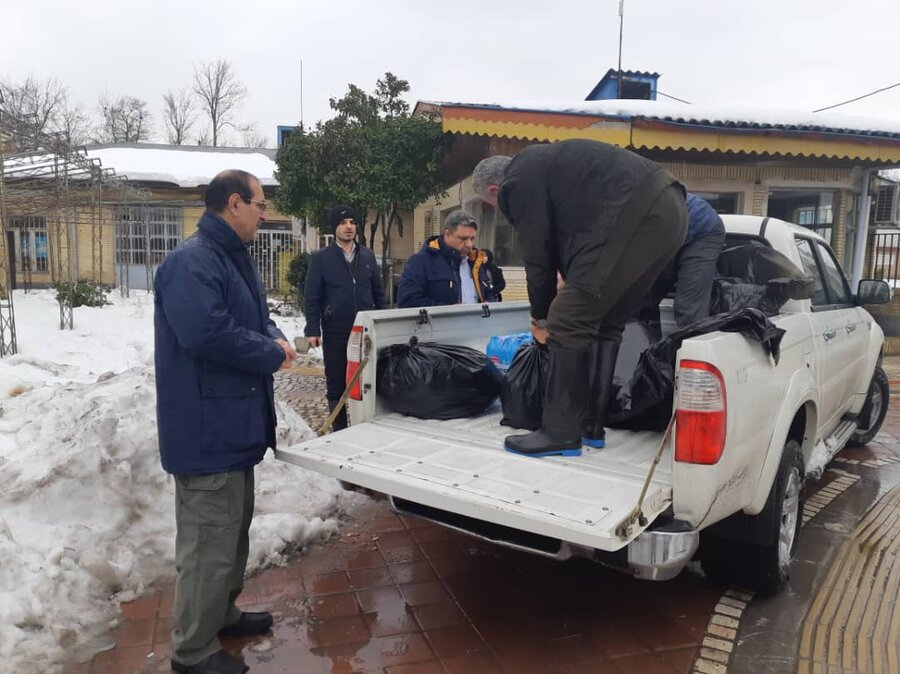 اعزام گروه های امدادی به مناطق صعب العبور در گیر برف شهرستان های صومعه سرا و ماسال 