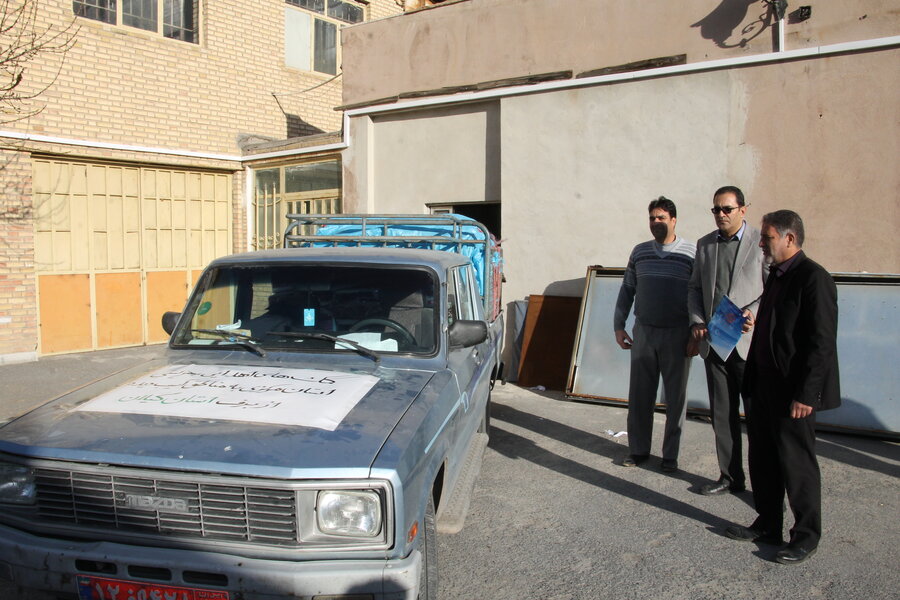 ارسال اولین محموله غیر نقدی به  مناطق آسیب دیده از برف استان گیلان  
