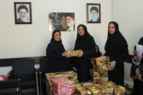 به مناسبت روز زن و مادر از بانوان شاغل در مدیریت بهزیستی شهرستان بوشهر تقدیر شد