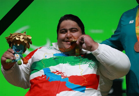 دکتر علیرضا حاجیونی طی پیامی درگذشت قهرمان جهان و پارالمپیک سیامند رحمان را به جامعه ورزشی معلولین تسلیت گفت