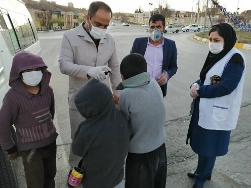 توزیع اقلام بهداشتی بین کودکان کار و خیابان استان کهگیلویه و بویراحمد