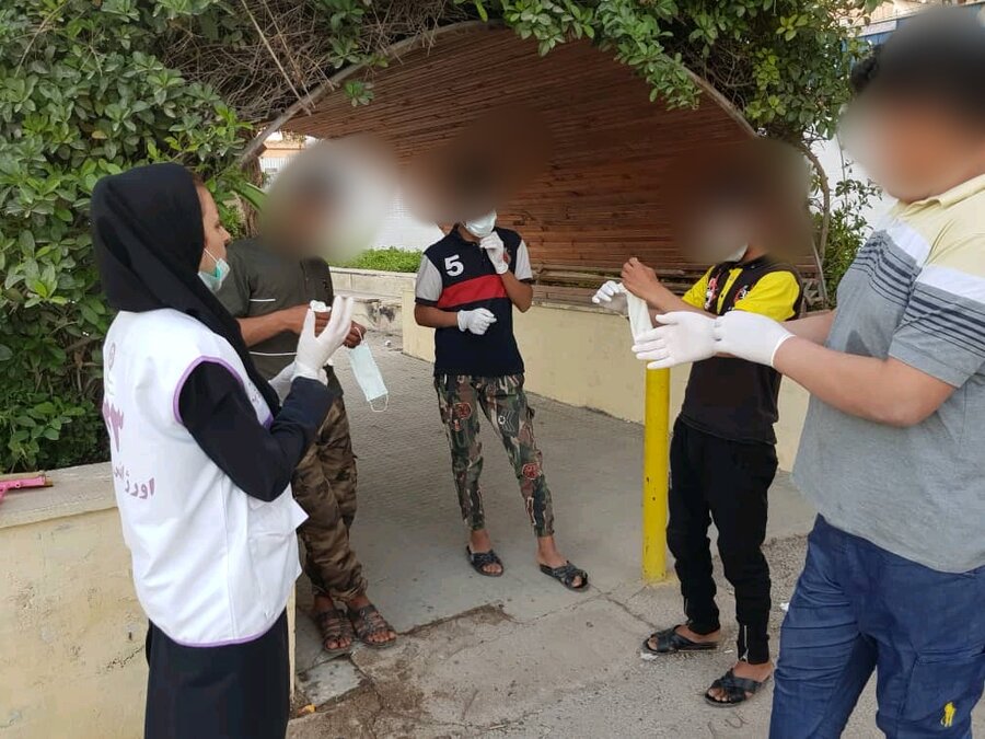 آموزش و ارائه اقلام بهداشتی به کودکان کار و خیابان خوزستان
