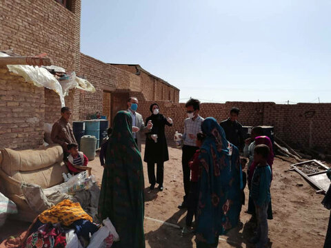 گزارش تصویری | توزیع اقلام بهداشتی و آموزش نکات بهداشتی بین کودکان کار ساکن در سکونتگاهها غیررسمی یزد (منطقه کشتارگاه)