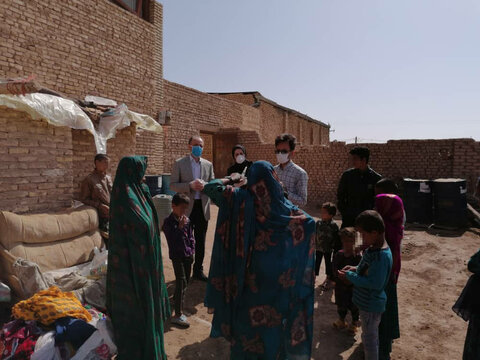 توزیع اقلام بهداشتی و آموزش نکات بهداشتی بین کودکان کار ساکن در سکونتگاهها غیررسمی یزد (منطقه کشتارگاه)
