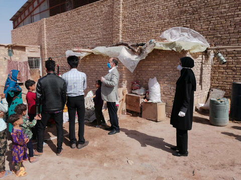 توزیع اقلام بهداشتی و آموزش نکات بهداشتی بین کودکان کار ساکن در سکونتگاهها غیررسمی یزد (منطقه کشتارگاه)