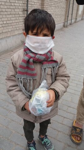توزیع پک های بهداشتی و بسته های حمایتی ( غذایی )  به کودکان کار و خیابانی اردبیل