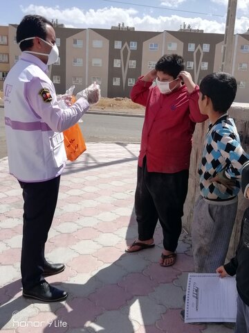 توزیع ماسک، مواد بهداشتی و شوینده بین کودکان کار خراسان جنوبی