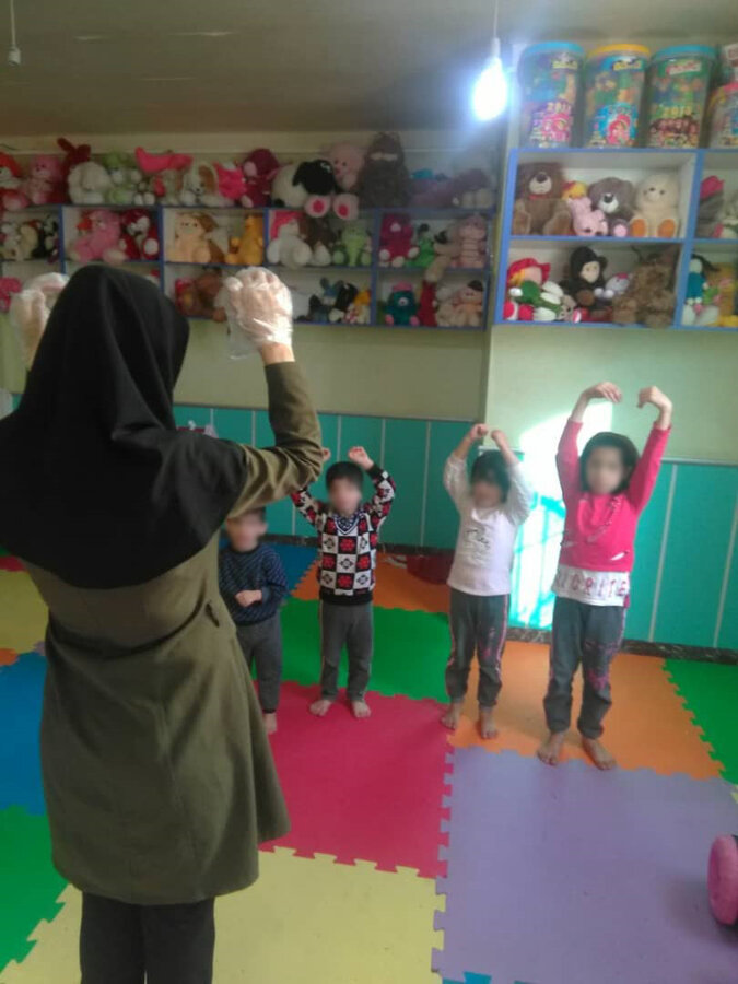 مقابله با کووید19 همراه با ارتقاء نشاط و شادابی در بین خانه های کودک بهزیستی 