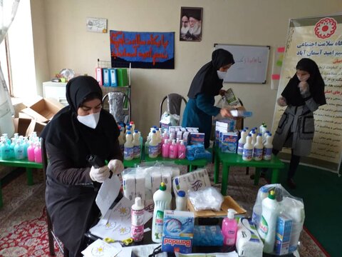 گزارش تصویری/توزیع اقلام بهداشتی در مناطق حاشیه شهرها