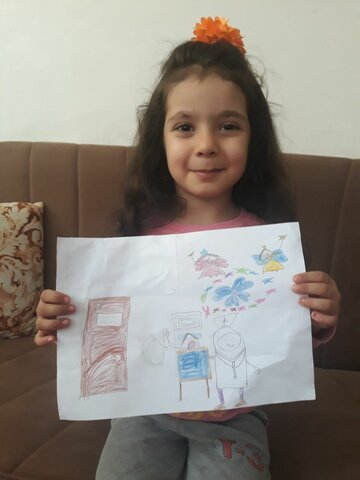 تشکر و قدردانی کودکان مهد کودک فروغ با نقاشی کادر زحمت‌کش بیمارستان  و آرزوی سلامتی برای آنها در سال جدید..