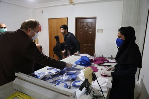 بازدید مدیر کل بهزیستی مازندران از کارگاه تولید ماسک و البسه بیمارستان