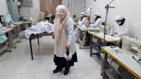 در رسانه|سهم زنان خودسرپرست خوزستان در مبارزه با کرونا؛ تولید۲۲ هزار دستکش و گان
