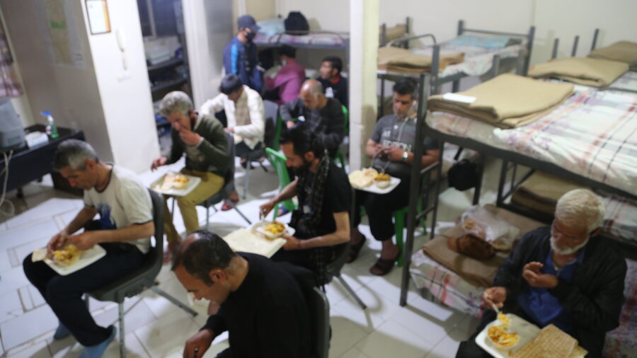 کلیپ| خدمات بهزیستی به معتادان و افراد بی خانمان در مرکز سرپناه شبانه «فرحزاد» برای پیشگیری از کرونا