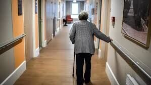 تلفات کرونا در خانه‌های سالمندان انگلیس و آمریکا