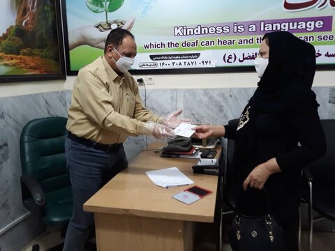 توزیع ۱۱۱ کارت هدیه ۲۰۰ هزارتومانی به مددجویان واقشار آسیب پذیرتحت پوشش مدیریت بهزیستی شهرستان بوشهر